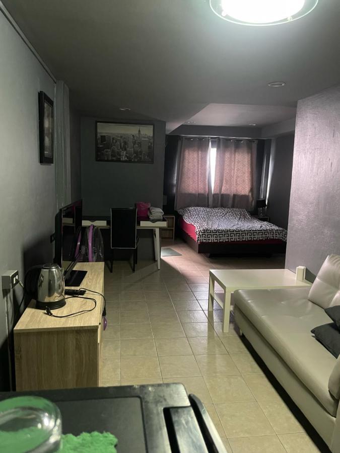 Happy Apple Guesthouse Pattaya Exterior foto