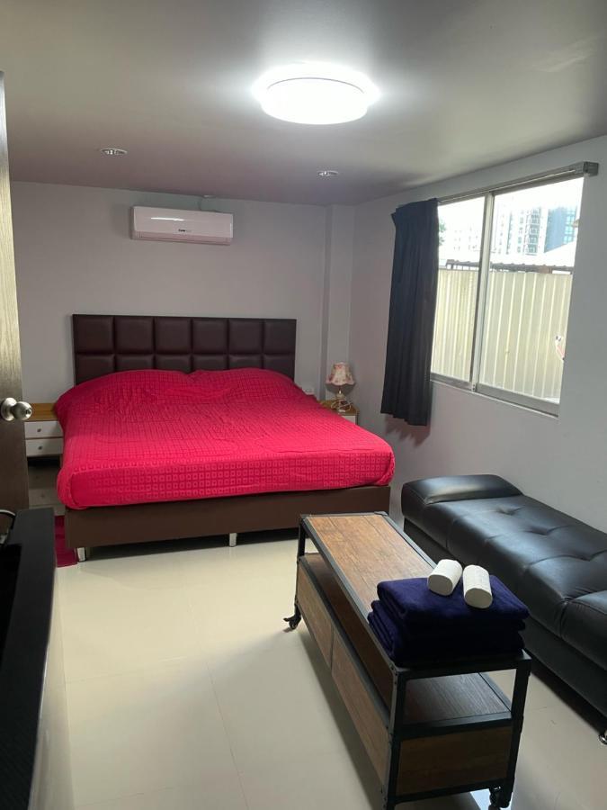 Happy Apple Guesthouse Pattaya Exterior foto
